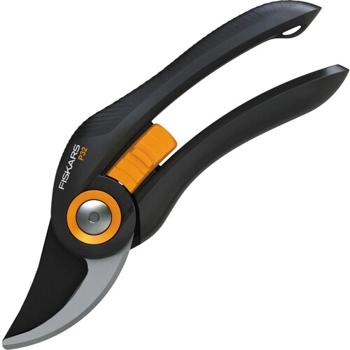 p  Fiskars Solid S P32 15  2990