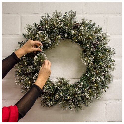 National Tree Company ����� � ���������� Bristle 61 ��, 50 ������ ����� LED ���� �� ����������, ���������������, ����� 31BRIS24WB 9460�