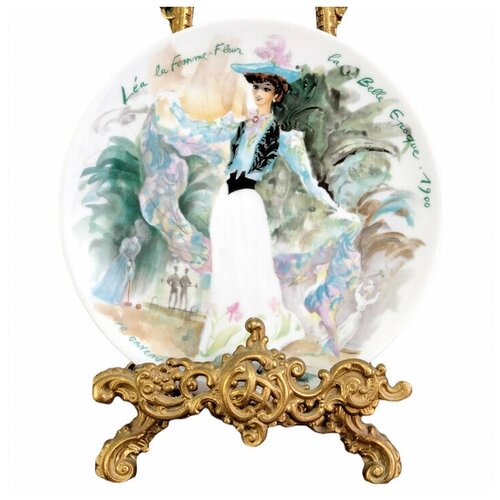 купить Декоративная тарелка Леа, женщина - цветок Limoges Женщины века Франция Лимож, стоимость 5200 руб Limoges Porcelain