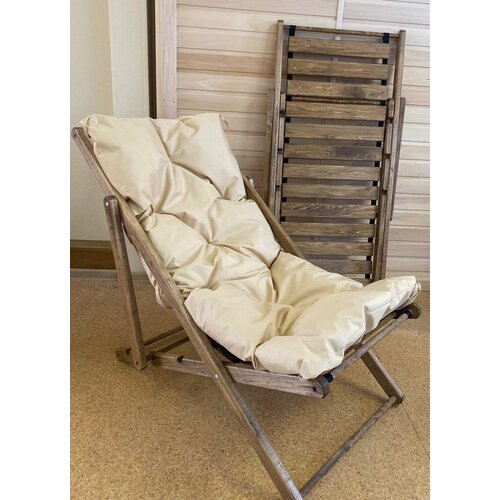 Кресло-шезлонг окрашенное с бежевой подушкой 8120р
