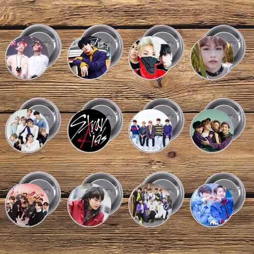   (12)   Stray Kids /   2 900